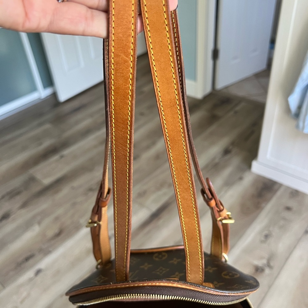 Louis Vuitton back pack like new